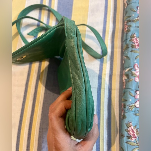 🚫 sold 🚫 Aigner Sling Bag (Open to reasonable offer) - Picture 8 of 10